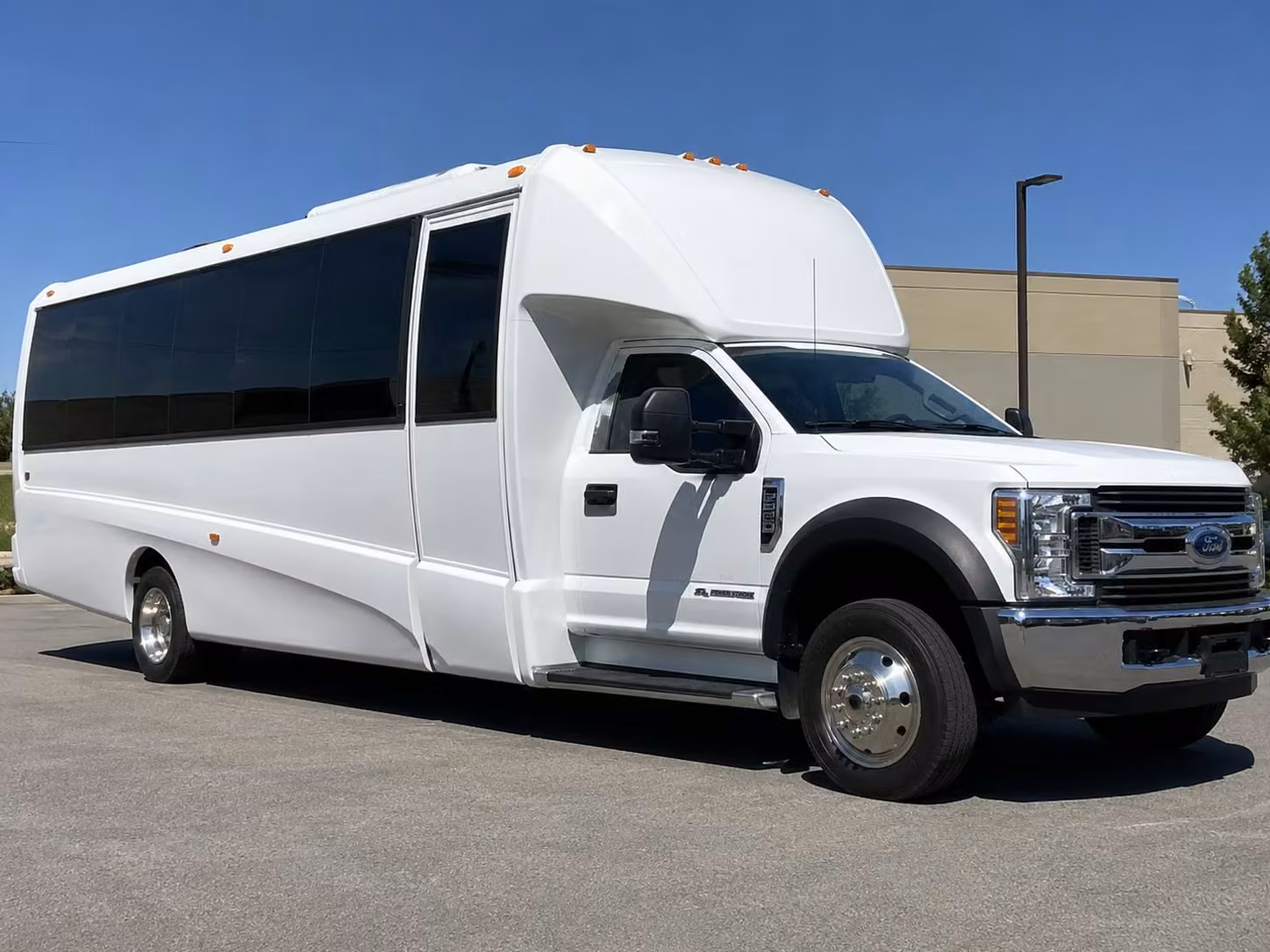 bloomington 20 passenger minibus rental