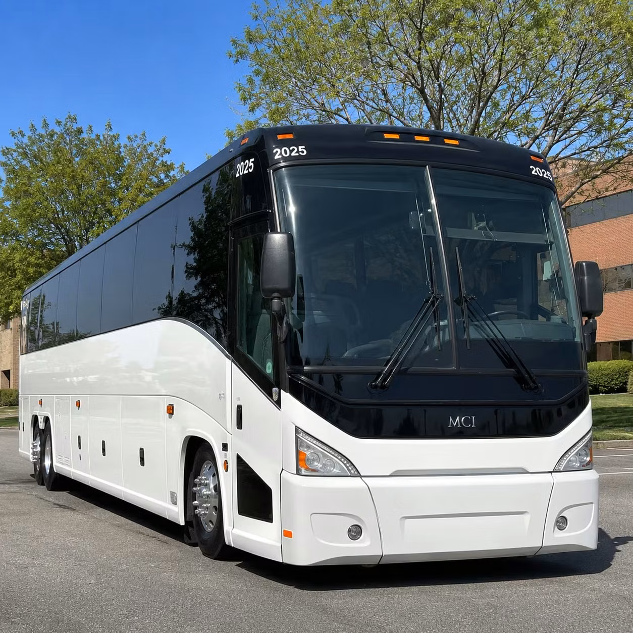 keep your whole group together from bloomington hotel row to the venue and back